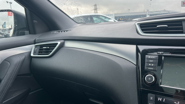 Nissan Qashqai 1.3 DiG-T 160 Tekna+ 5dr Petrol Hatchback